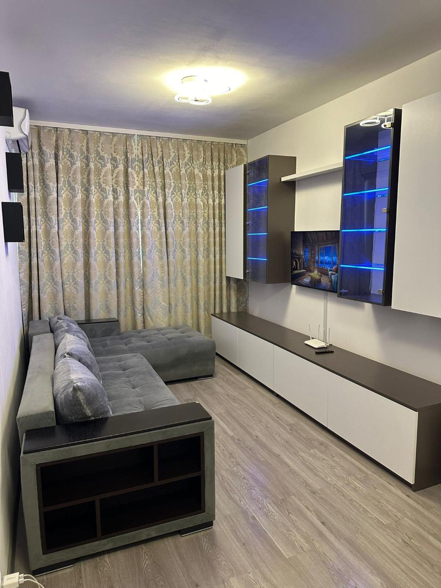 Alex Mnl Lux Free Parking D12